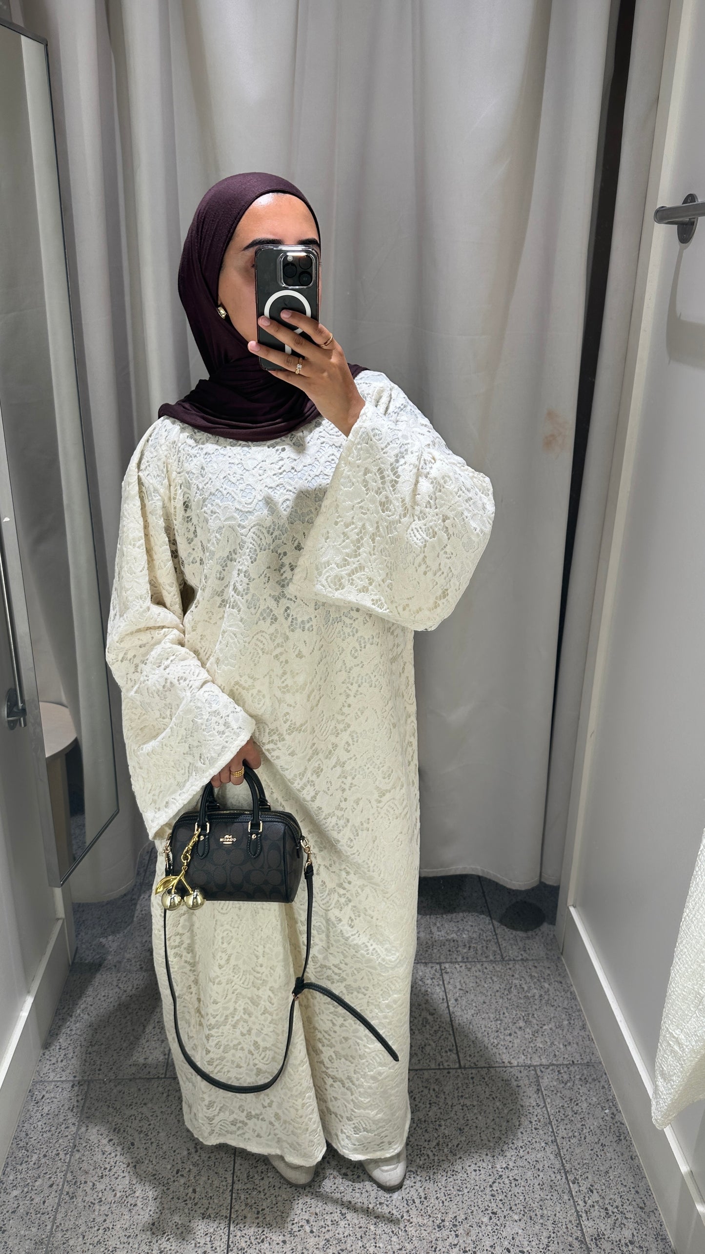Ivory Lace - Closed