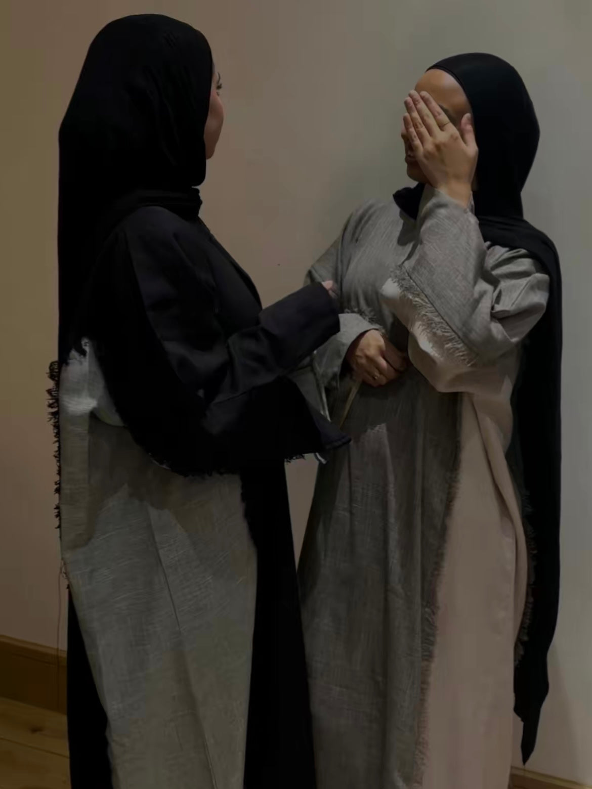 Black/ Grey Two Toned Frayed Closed Abaya