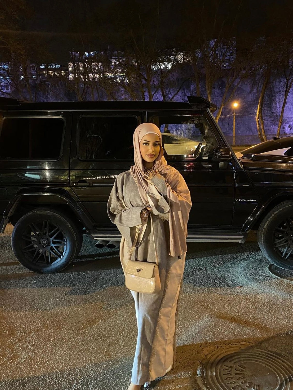 Taupe/ Beige Two Tone Frayed Closed Abaya