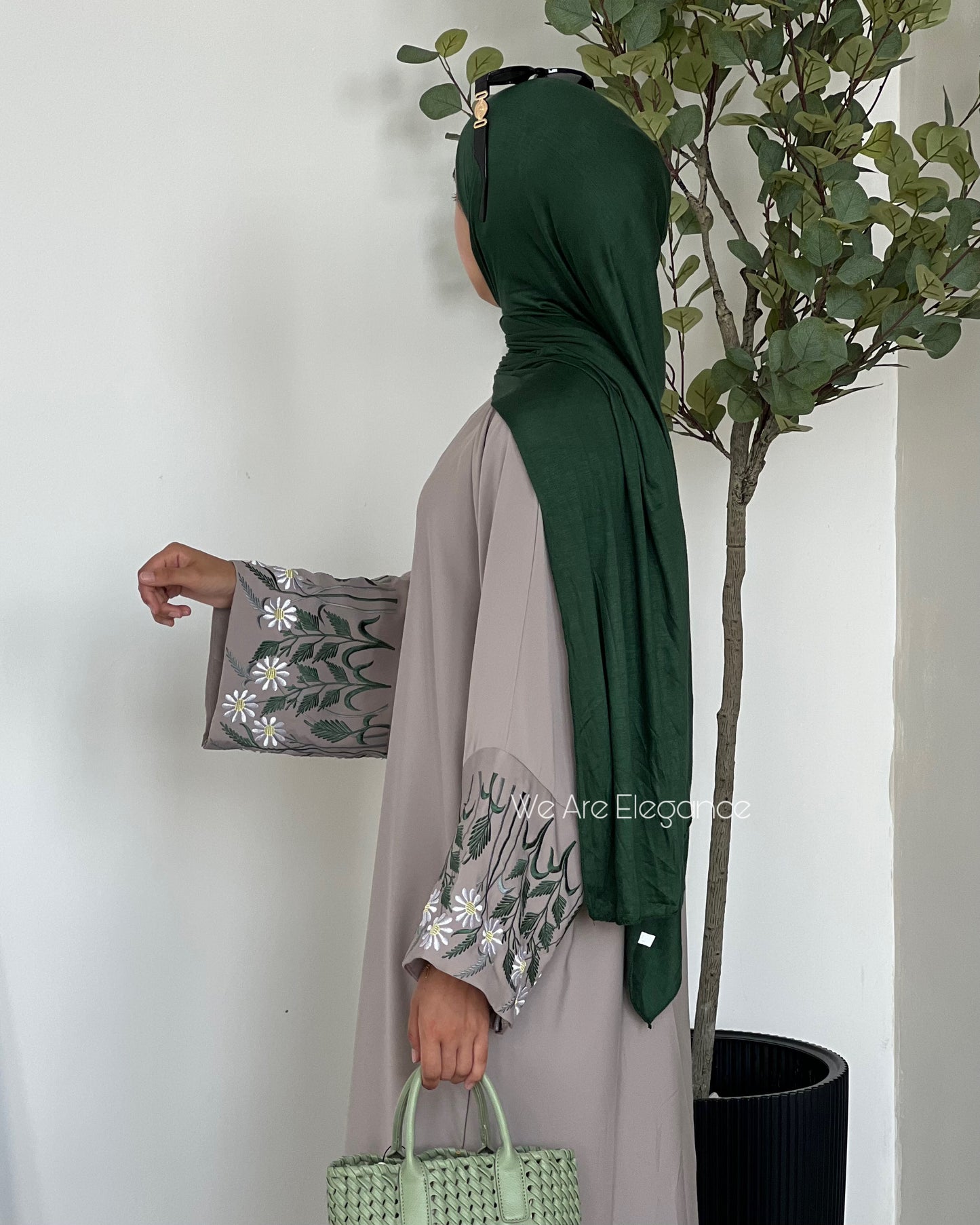 Daisy Sleeve Abaya