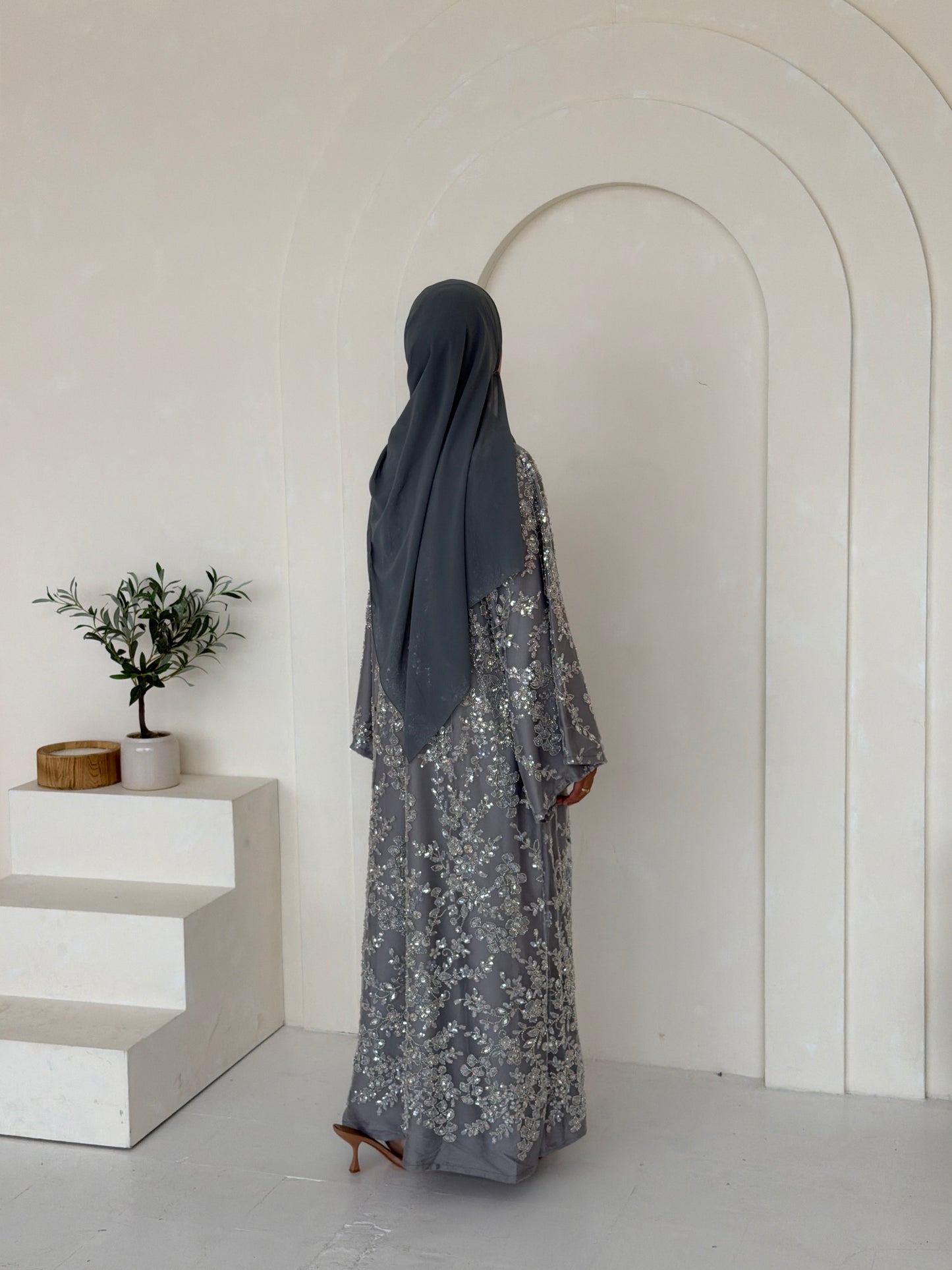 Zar-e-Qadeem Silver Grey