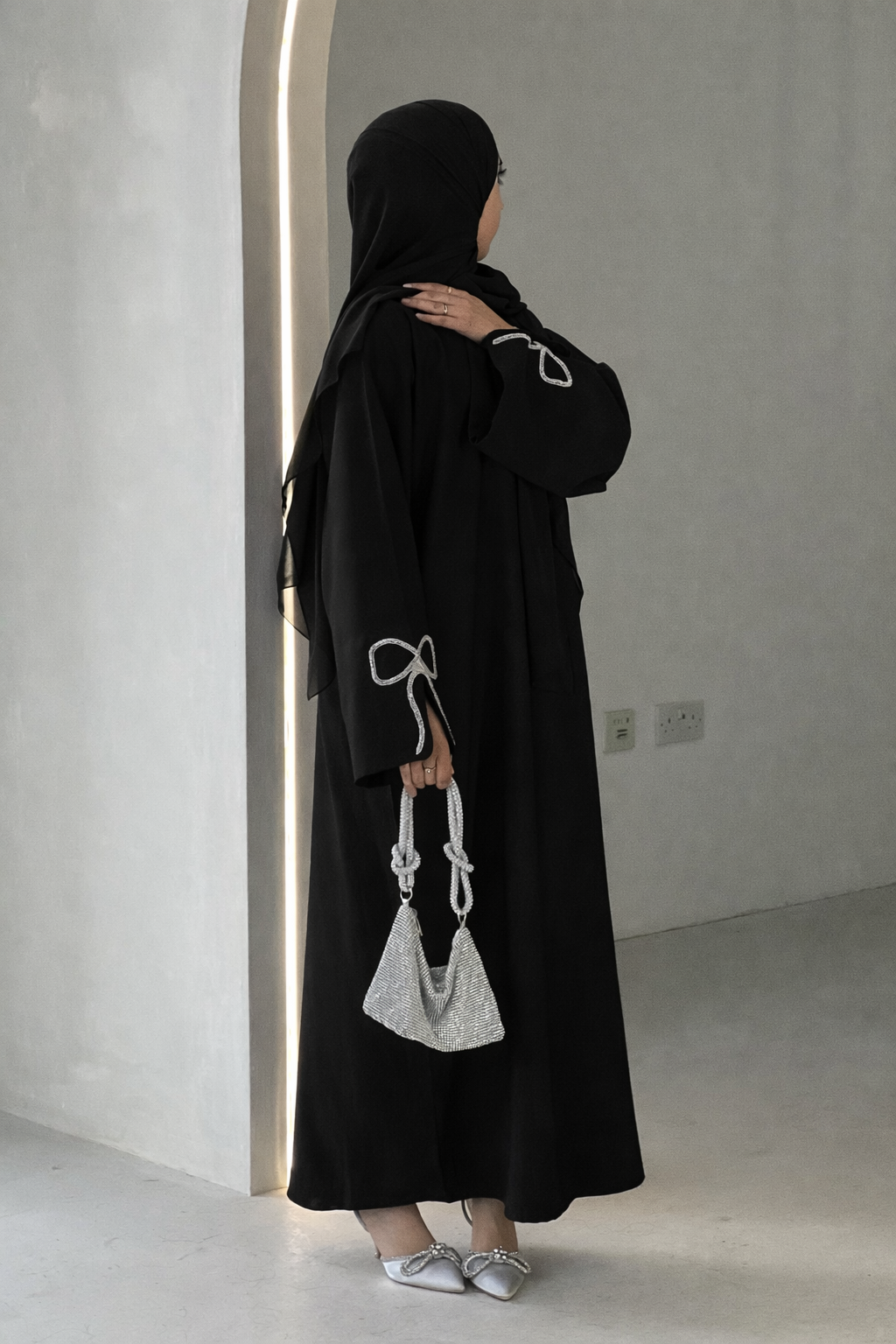 Bow Split Sleeve Black