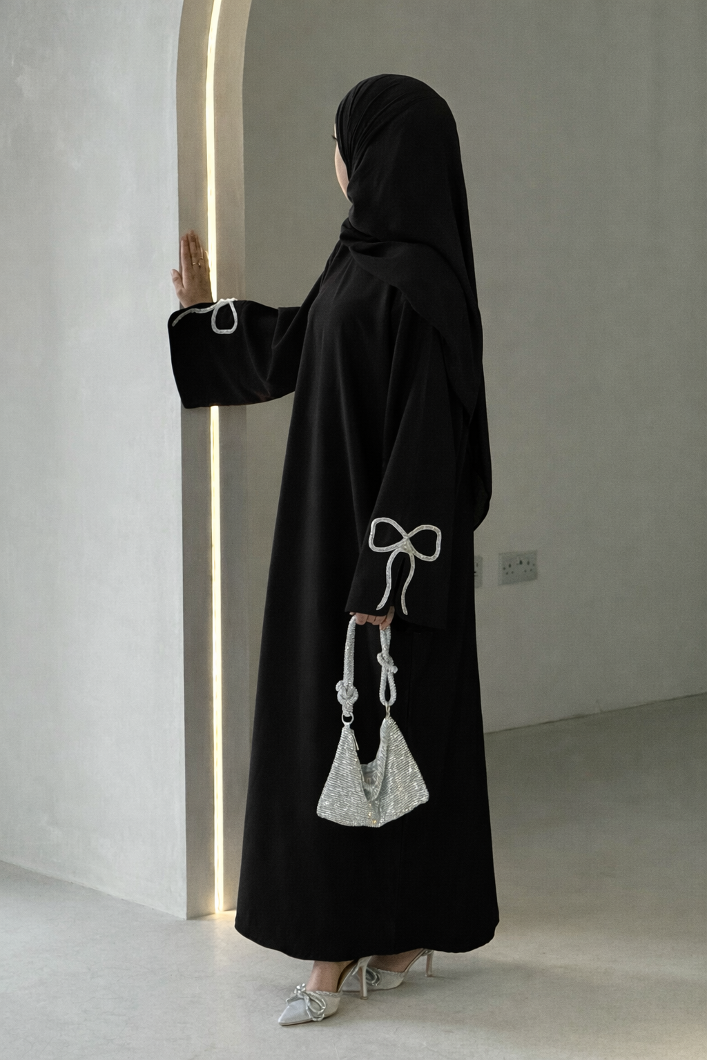 Bow Split Sleeve Black