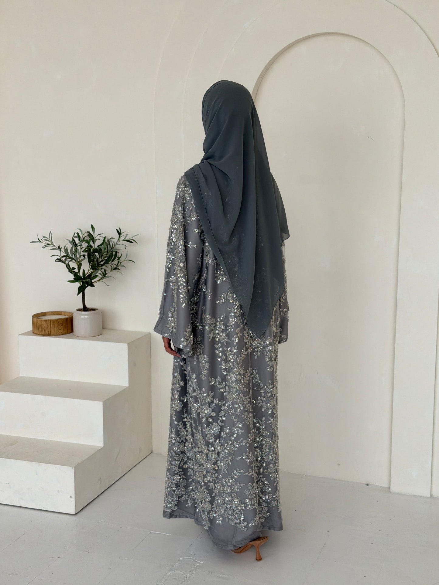 Zar-e-Qadeem Silver Grey